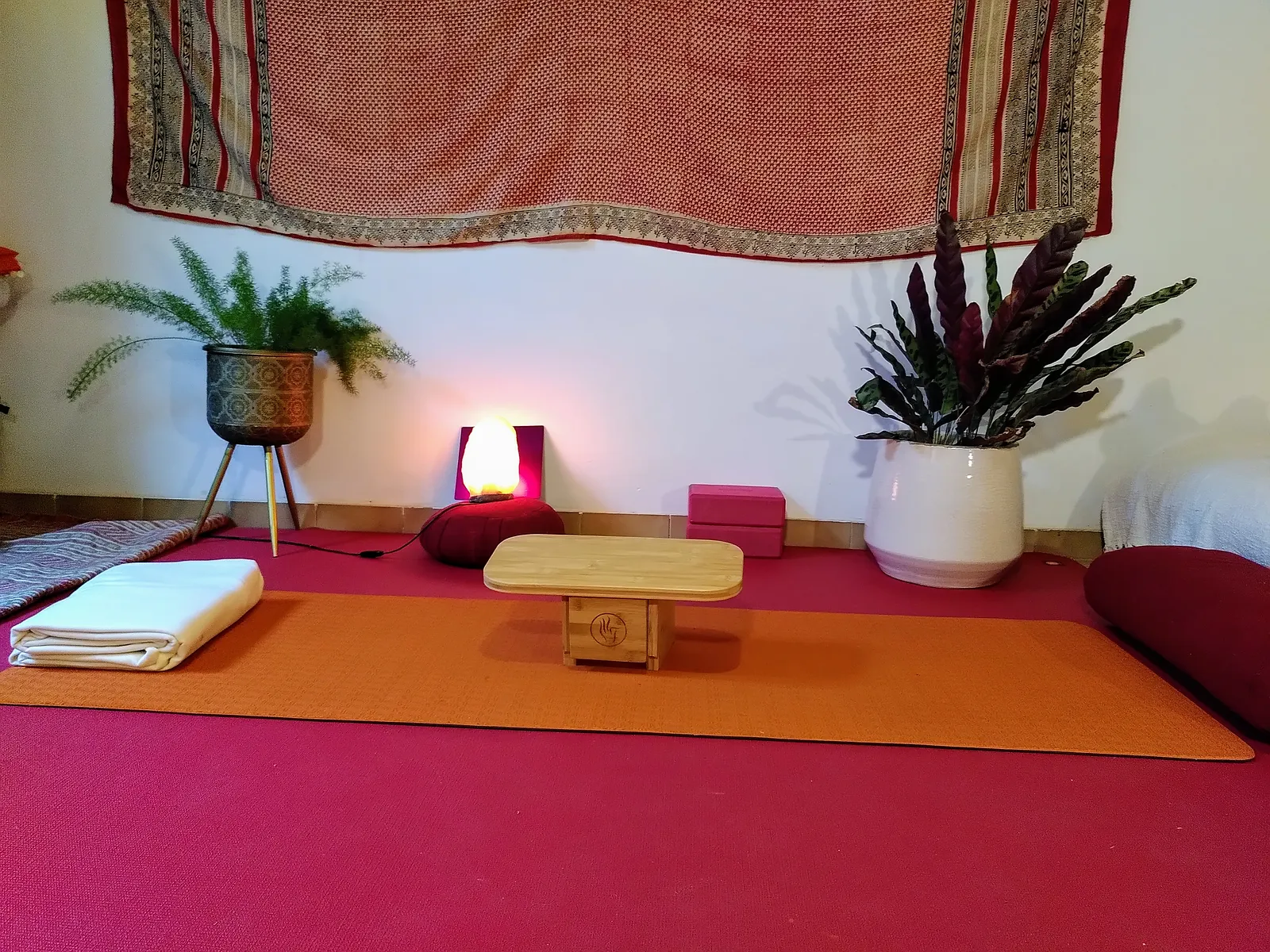 Cours de Yoga en ligne | Yoga de l'énergie | Réveil corporel et méditation | Relaxation, pranayama, méditation | Yoga Zoom